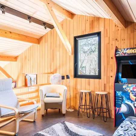 Gastes, En Bois Avec Jacuzzi 6 Pers *