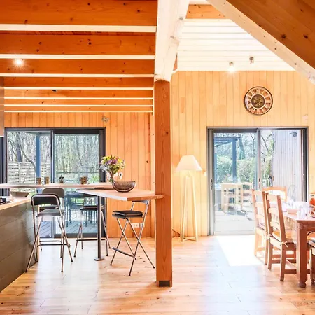 Chalet Gastes, En Bois Avec Jacuzzi 6 Pers