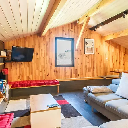 Chalet Gastes, En Bois Avec Jacuzzi 6 Pers