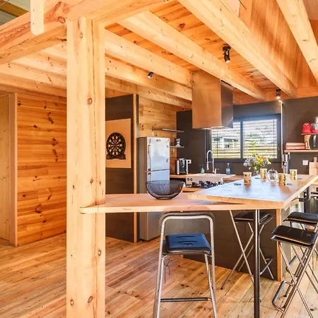 Gastes, En Bois Avec Jacuzzi 6 Pers *
