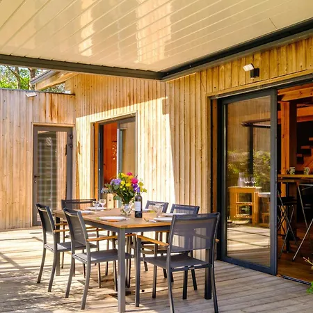 Gastes, En Bois Avec Jacuzzi 6 Pers